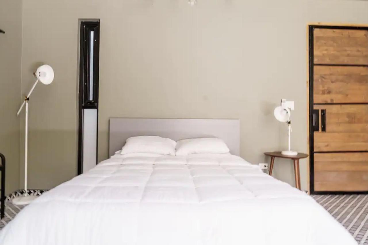 The Studios 22800 Ενσενάντα Εξωτερικό φωτογραφία