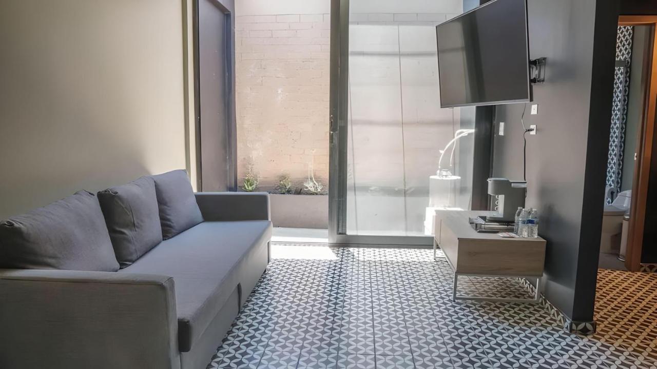 The Studios 22800 Ενσενάντα Εξωτερικό φωτογραφία