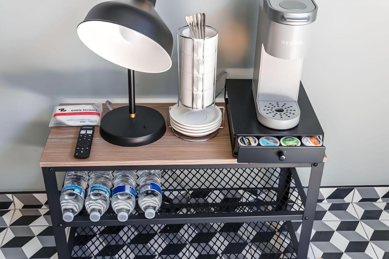 The Studios 22800 Ενσενάντα Εξωτερικό φωτογραφία